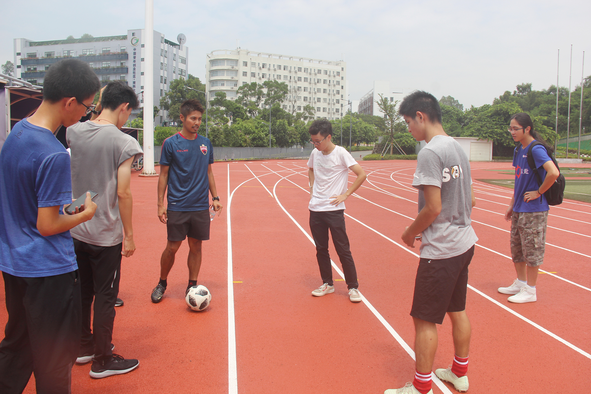 深足校园公开课走进南科大乐山孝志全程中文授课