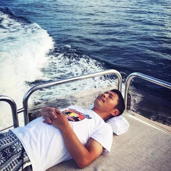 刘某东在美被抓，而日本的这些IT社长忙着和女星谈恋爱