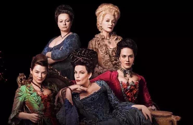 *灯区红**，就是她们的“格斗场”