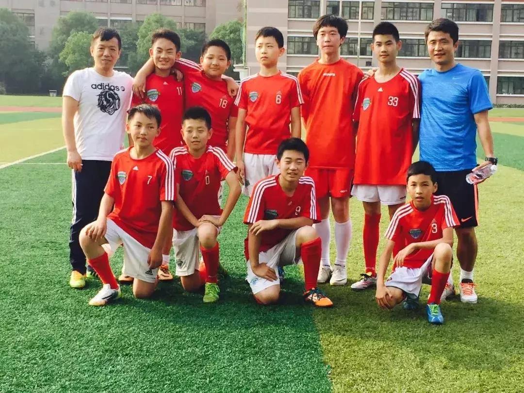 足球如何才能称得上球王,足球领域怎么样才能真正成为球王