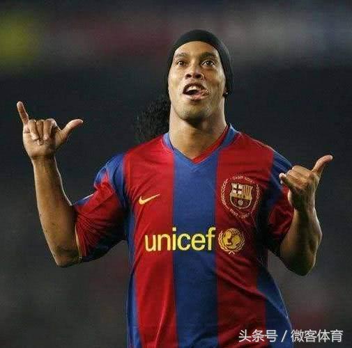 胸前十字架足球庆祝动作,足球各个射门庆祝动作