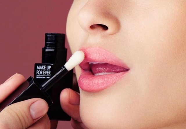 就差这几步，让你的唇膏画出美妆博主的范儿！