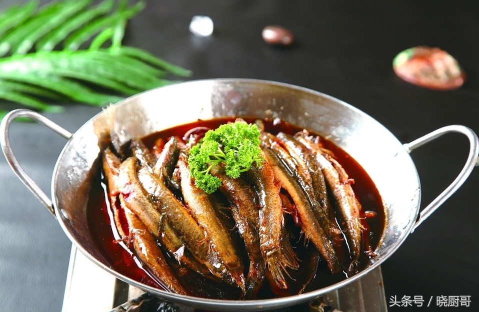 厨师做泥鳅教程,大厨教你泥鳅鱼的正宗做法