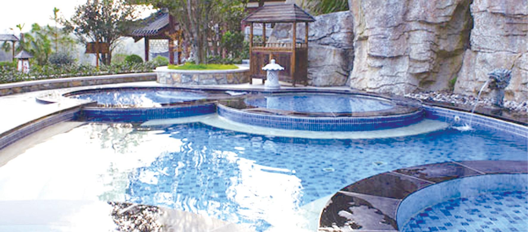 下雨天茗阳汤泉泡温泉,夏日泡温泉养生又清凉