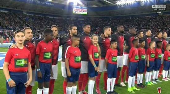 卡洛斯最矮的球员碰上最高的球童,足球场上最尴尬的位置是边后卫