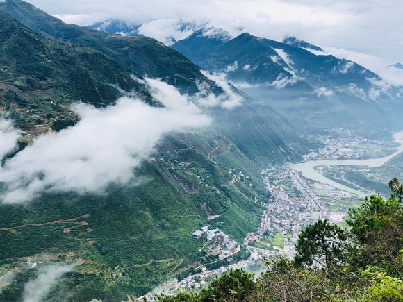 女骑士大踏板摩旅318川藏线 (318川藏线天堂之路)