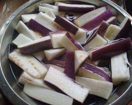 茄子炒起来不发黑的方法,茄子出锅发现淡了怎么补救