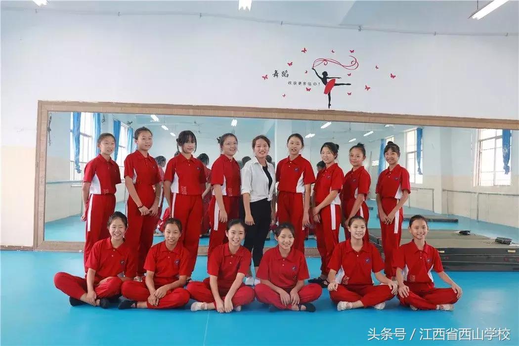 西山学校优秀教师｜胡浪：青春吐芳华，润物细无声