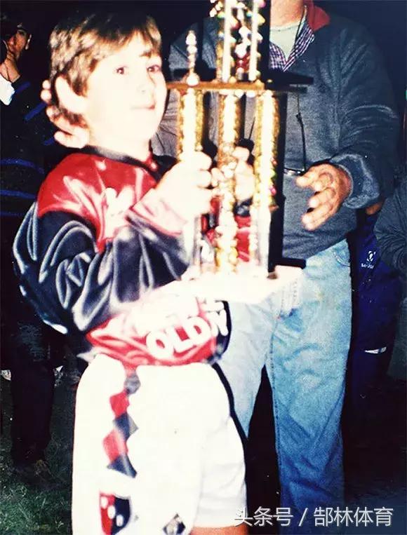 年龄小踢足球会影响身高吗,足球小将影响