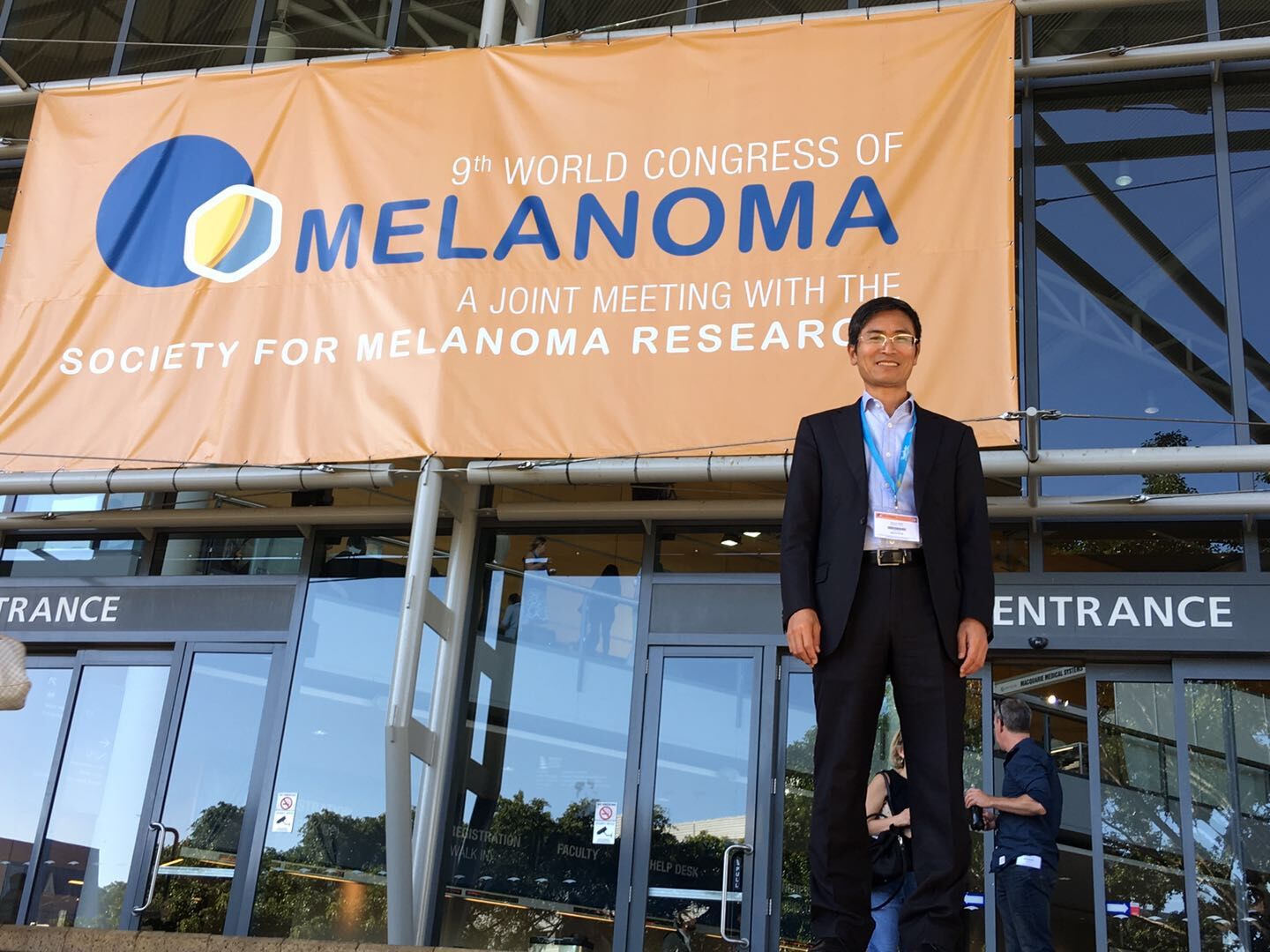 含泪送别医生,含泪送白衣天使出征