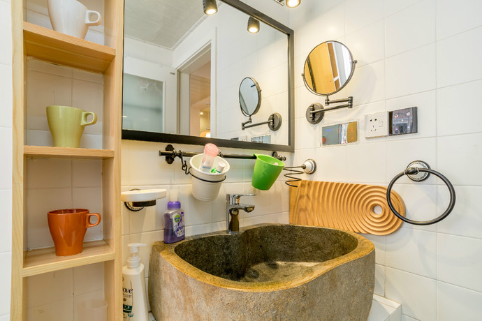 卫生间光线太暗怎么装修好看,卫生间光线不好贴什么瓷砖好看