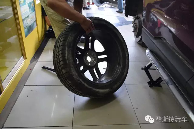 福特锐界换轮胎推荐,福特锐界轮胎更换工具视频