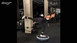 靠自己努力成功的人物,最经典的一次维密走秀