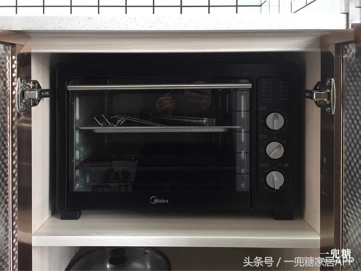 年轻人,谁不是一边感叹房子小,一边在小房子里拼命折腾?