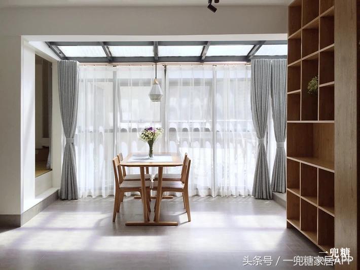 年轻人,谁不是一边感叹房子小,一边在小房子里拼命折腾?