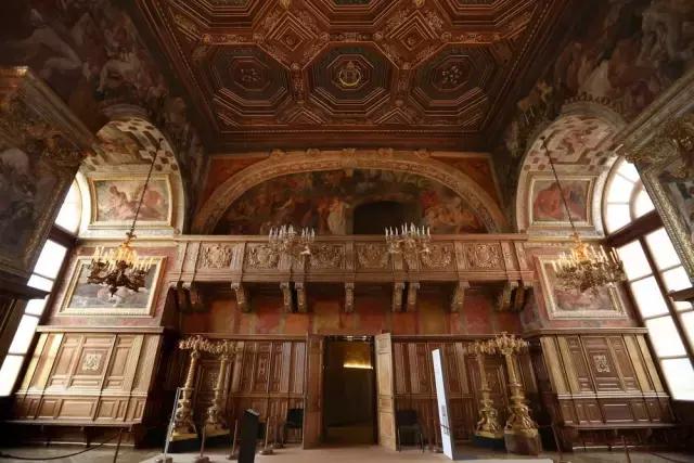 生活在别处完整版,法国西部自驾游