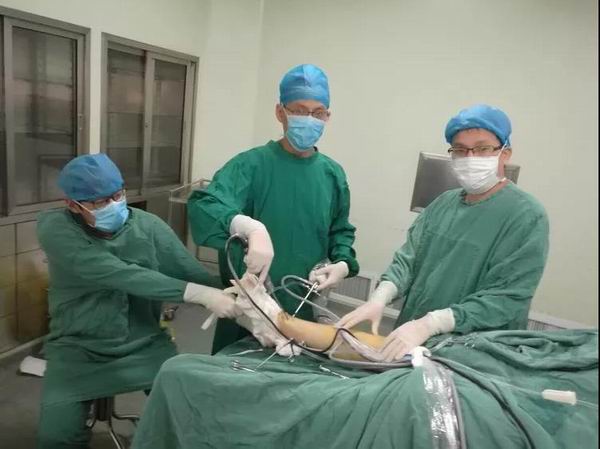 精益求精“镜”观全局的安钢总医院骨科专家冯世义