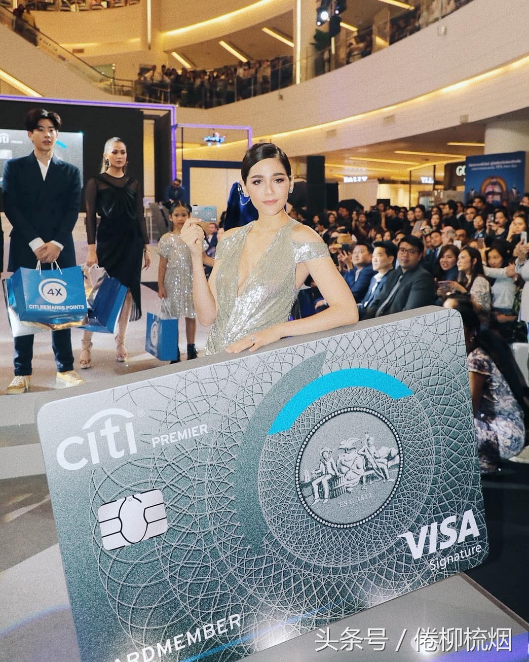 泰星mai代言奢侈品,chompoo泰星红毯