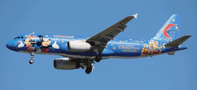 东航波音737-800彩绘机起飞画面,中国东方航空彩绘机吸引人之处