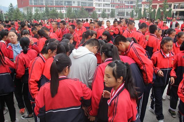 塞高举办学生社团纳新千人推介会