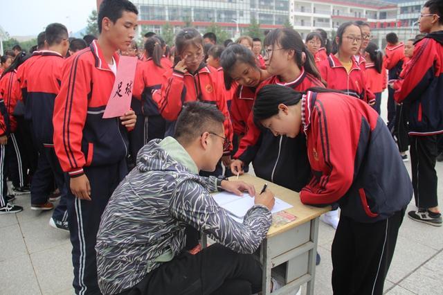 塞高举办学生社团纳新千人推介会