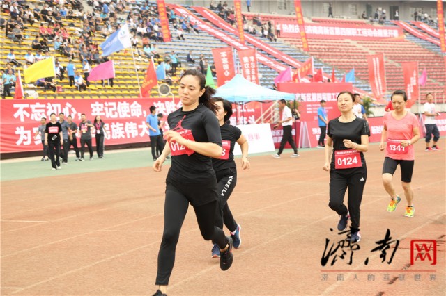 第四届济南市高新区职工运动会隆重开幕，现场气氛热烈、精彩至极！