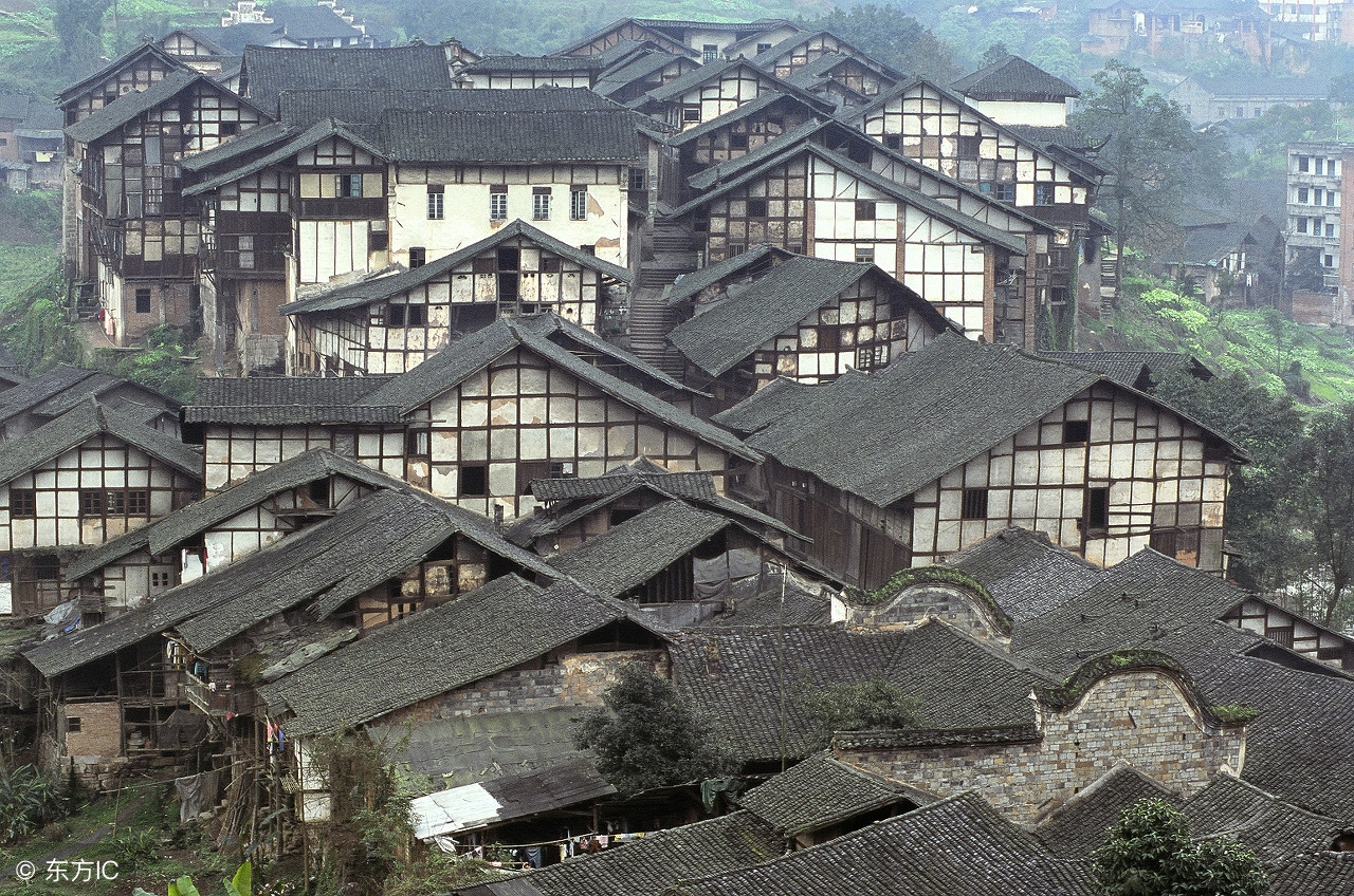 大门对阳台破败不聚财,大门对阳台为什么不聚财
