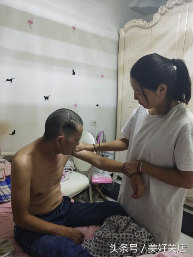 关店乡民和社区花季女大学生休学照顾父亲!感动!