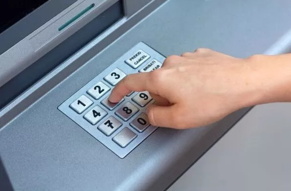 atm机取款插卡视频素材,atm机取款被吞了会退回卡上吗