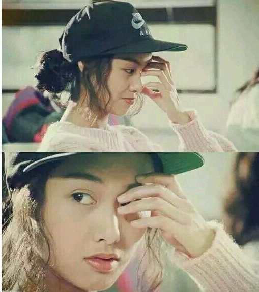 嘴巴张开咀嚼东西,想要尝尝你的味道