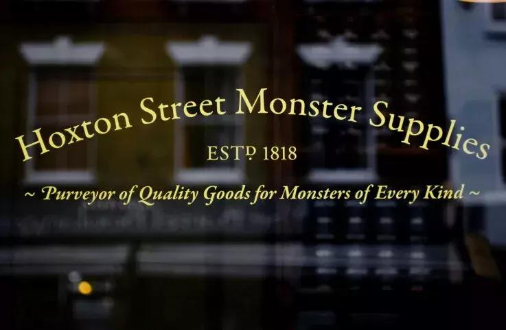 这家怪物用品商店一本正经的胡说八道，背后是竟然他们