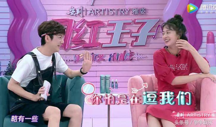 鬼鬼的化妆台很简单，何炅脱口而出4个字，却暴露了她的真实性格