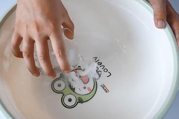 手机壳变黄了不要丢,手机壳发黄一招处理干净