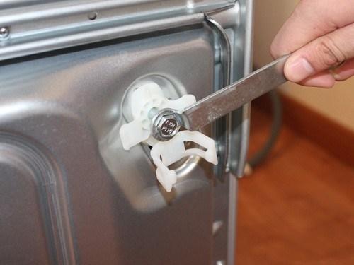 洗衣机脱水时往前跑怎么办,洗衣机脱水疯狂抖动怎么办