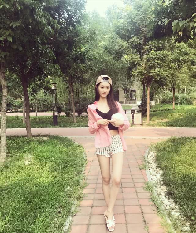 为什么现在男生喜欢叫女生姐,男生为什么叫女生小姐姐