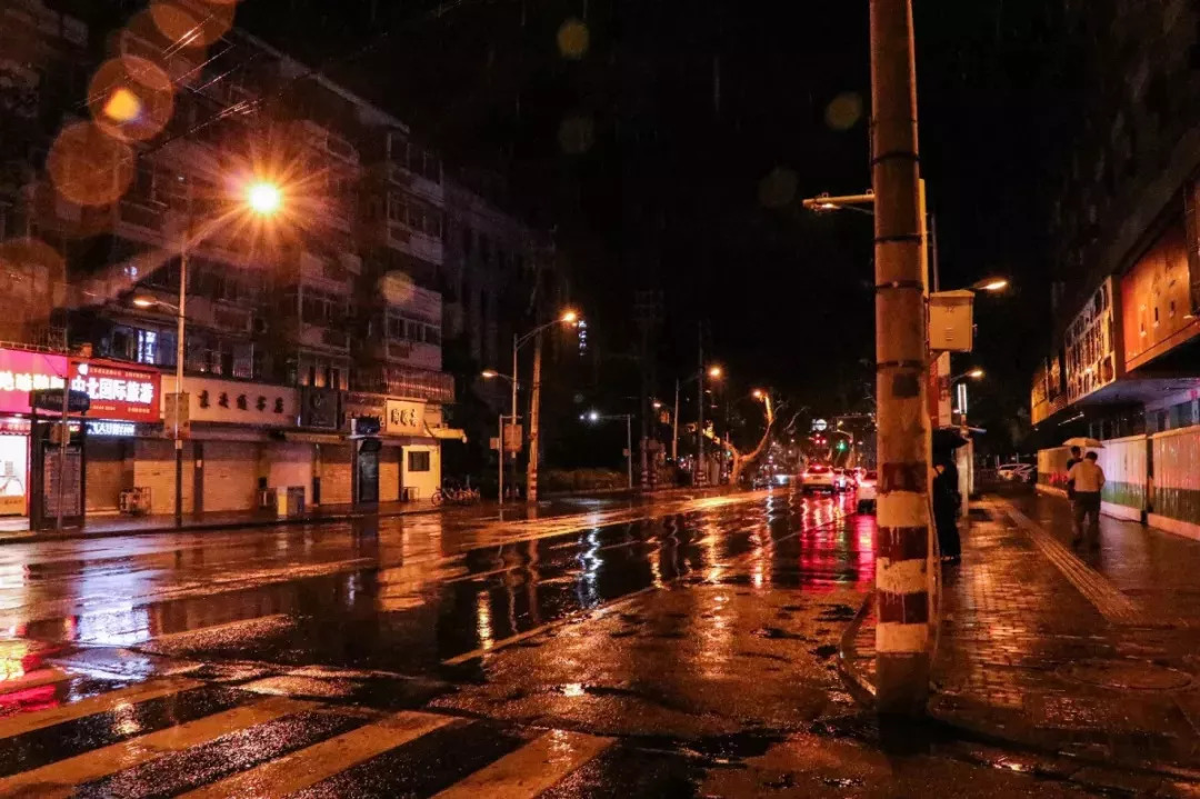 南京的夜晚真实图片,2005年的南京街头真实影像