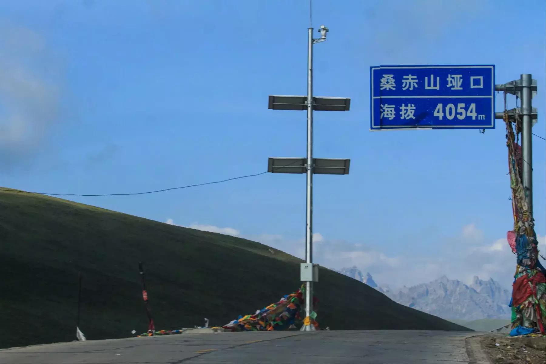 年宝玉则神山,年宝玉则天堂湖