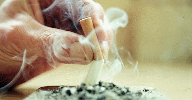 女人吸烟也是对自己的一种保护,都说女生抽烟不好