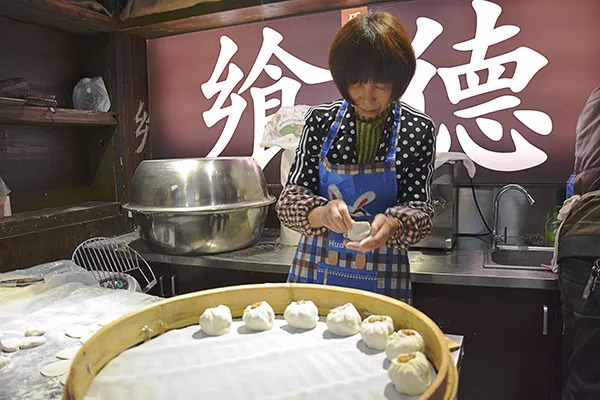 “火山口”肉包来了！每天卖出3000个，开车4小时……