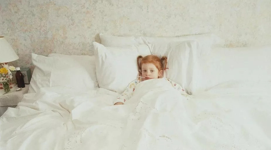 孩子呕吐发烧反反复复,孩子恶心想吐发高烧