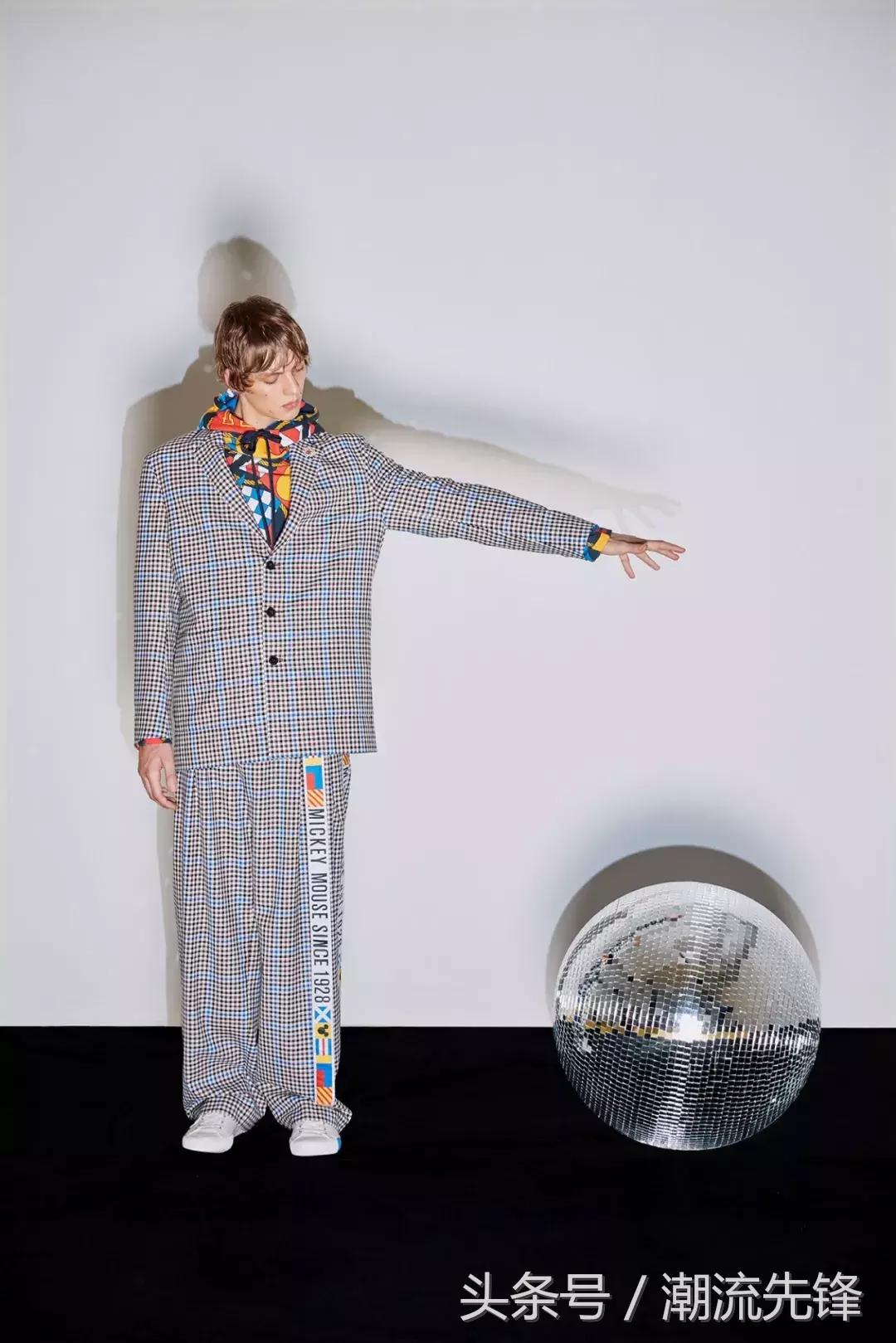 陈冠希给女儿设计鞋,陈冠希为女儿穿潮牌