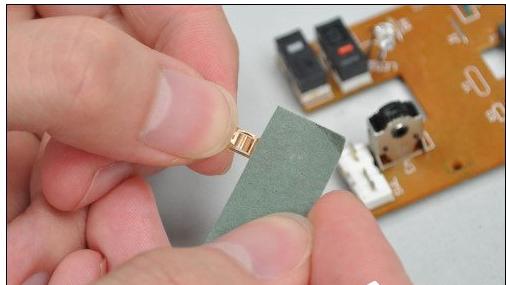 鼠标怎么拆开教你一个简单的方法,最简单的鼠标怎么拆