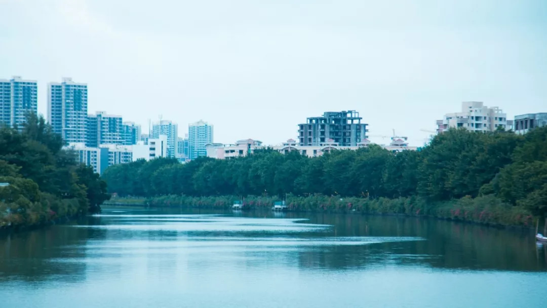 当你抱怨生活太难时,当你抱怨生活不易时