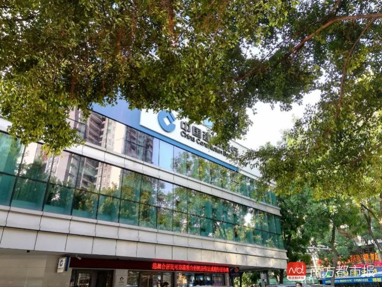 男子被要求证明我妈是我妈,男子替母取款