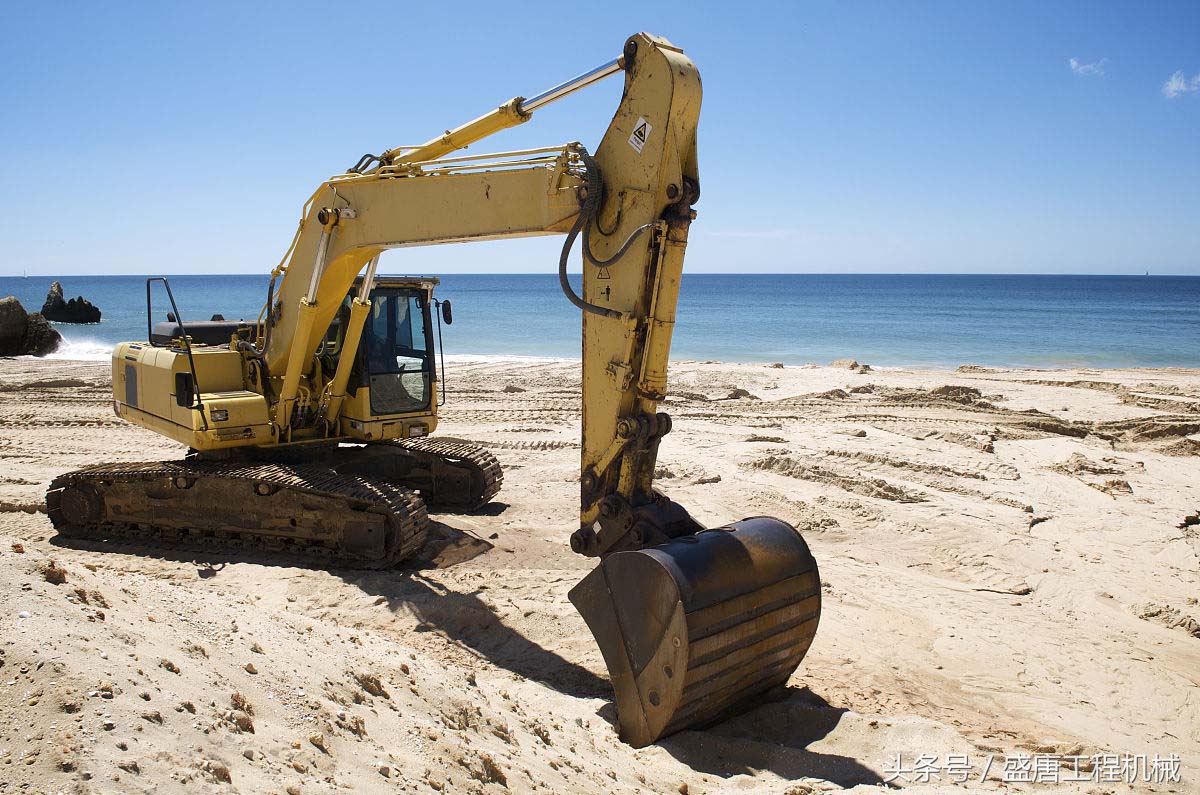 挖掘机清洗也有讲究，老司机示范正确清洗方法