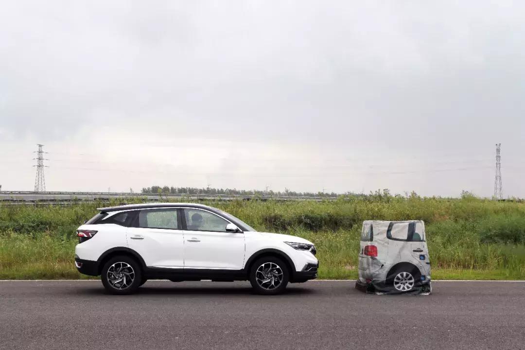 东风风神全新一代ax7动态体验,全新一代东风风神ax7低配版