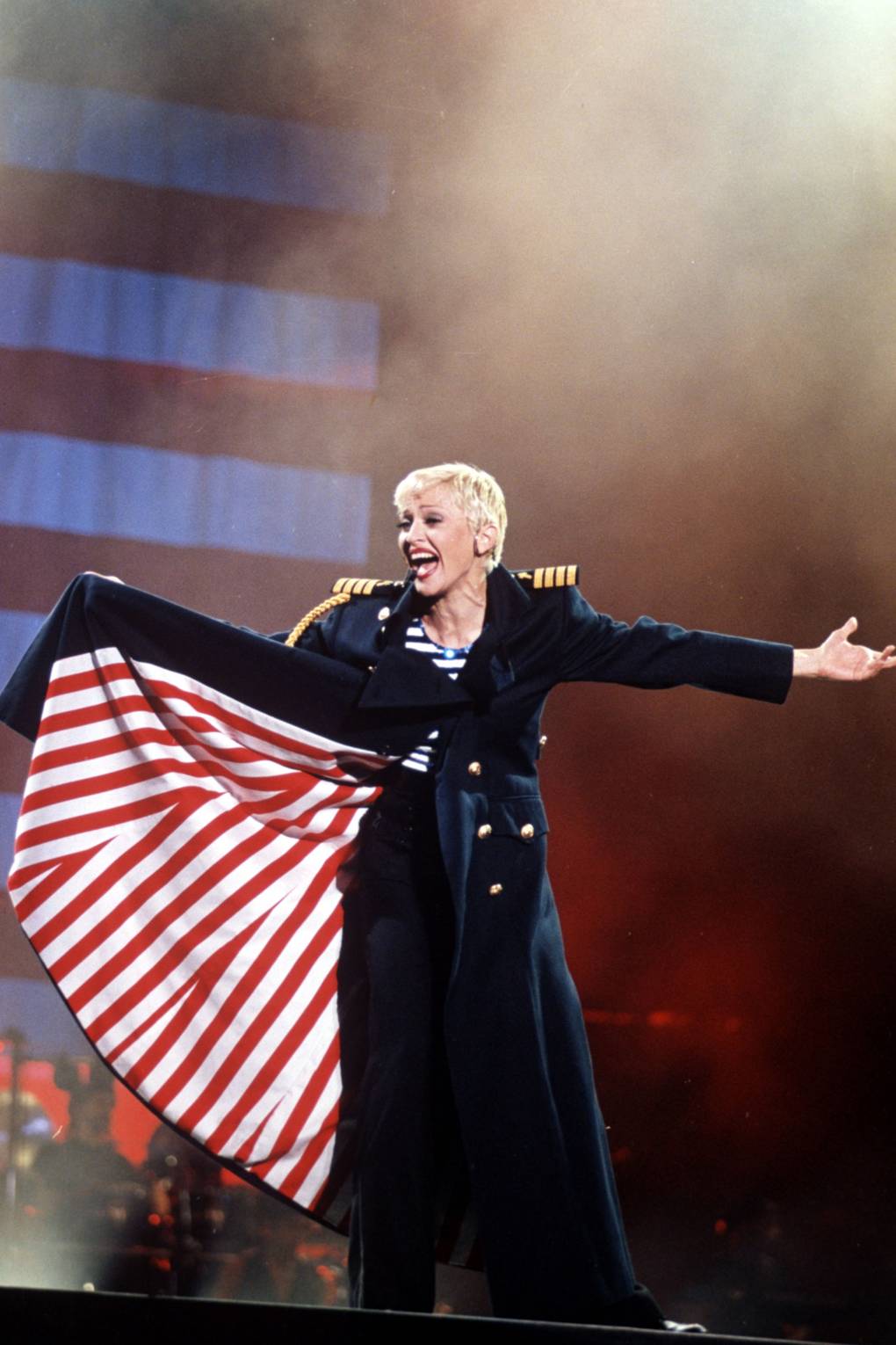 麦当娜出道至今最具代表性的49个装扮,看天后如何引领时尚潮流