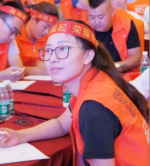 钜豪照明旗舰店直播间,推出活动提升门店营业额