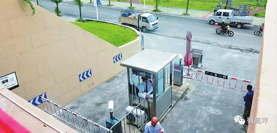 山语城业主状告物业,关于小区物业因业主停车冲突舆情