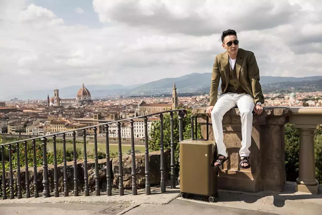 梁洛施秋冬穿搭,梁洛施机场装扮